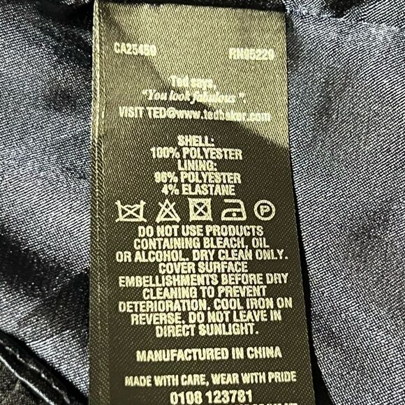 Ted
Baker Kimmiye Navy Blue Pleated Shift Dress embellished neckline Womens Sz 1 - Picture 9 of 10